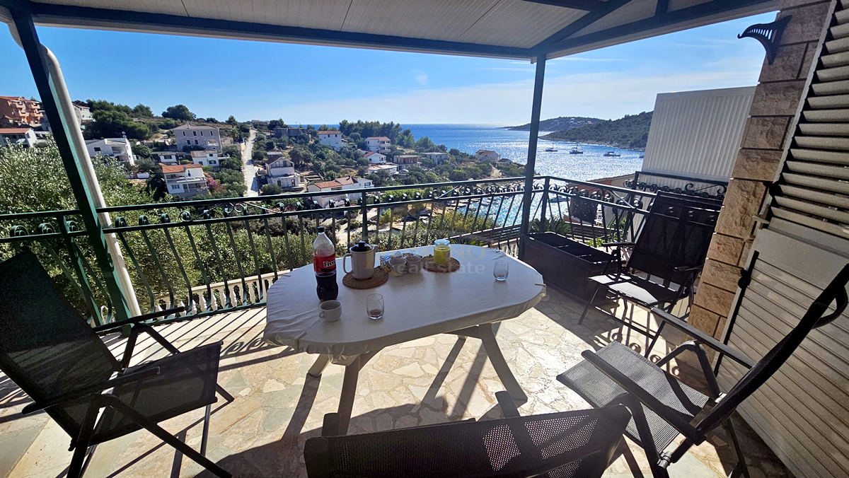 Bellissima casa dalmata a Sevid in ottima posizione con piscina e vista